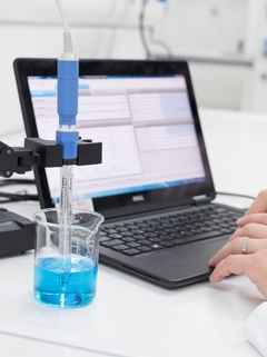 Conveniently maintain and calibrate your CPS171D sensor in the laboratory with Memobase Plus CYZ71D.