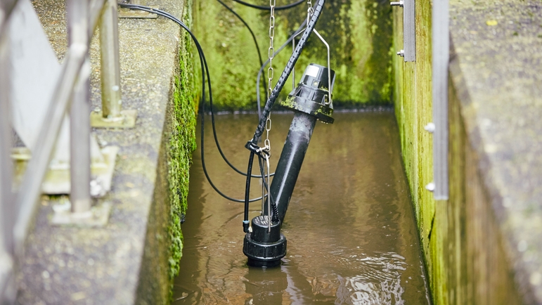 The ISEmax CAS40D sensor measures nitrate and ammonium in the Stadtlohn wastewater treatment plant.